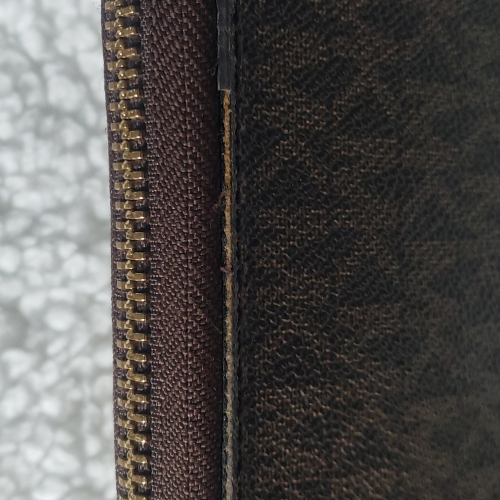 Michael Kors large, logo wallet - Picture 4 of 10